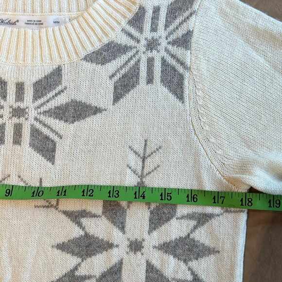 Woolrich Woman’s Medium Snowdrop Crewneck Sweater cream Grey Snowflakes - Picture 5 of 7